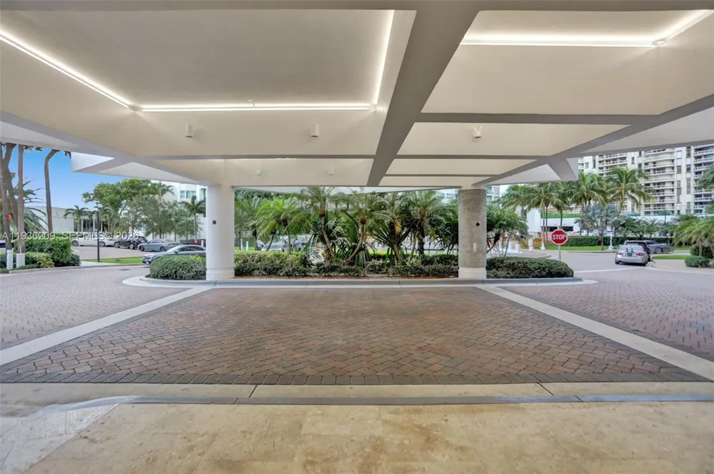 20281 E Country Club Dr #201 Aventura, FL 33180