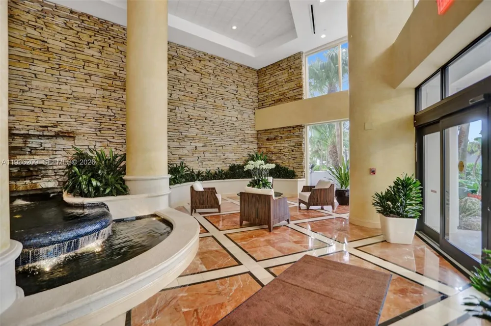 20281 E Country Club Dr #201 Aventura, FL 33180