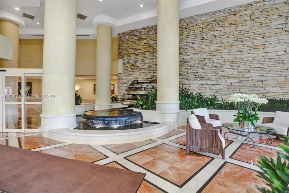 20281 E Country Club Dr #201 Aventura, FL 33180