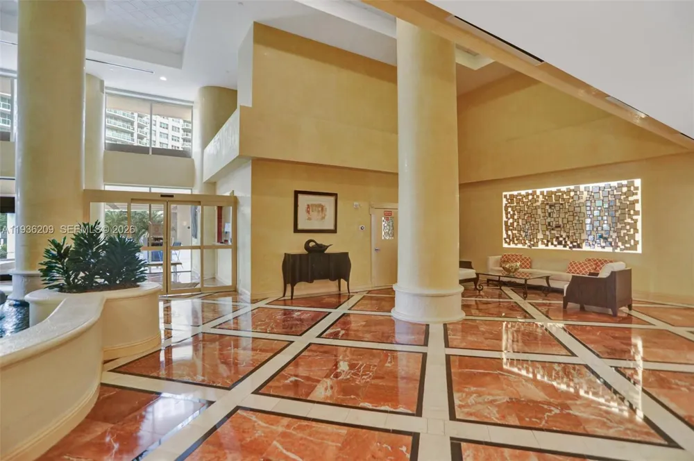 20281 E Country Club Dr #201 Aventura, FL 33180