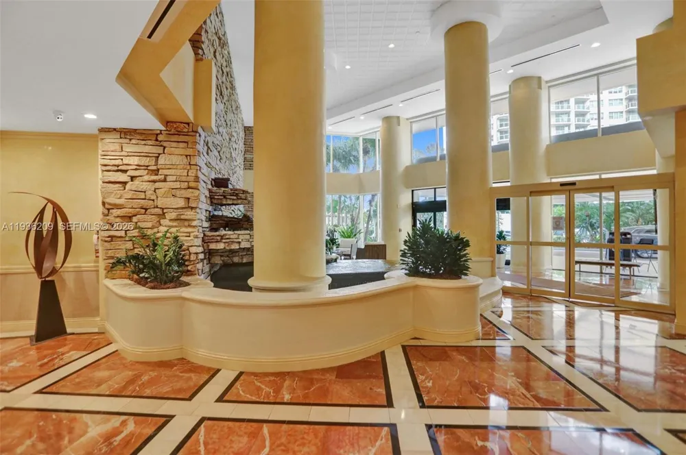 20281 E Country Club Dr #201 Aventura, FL 33180