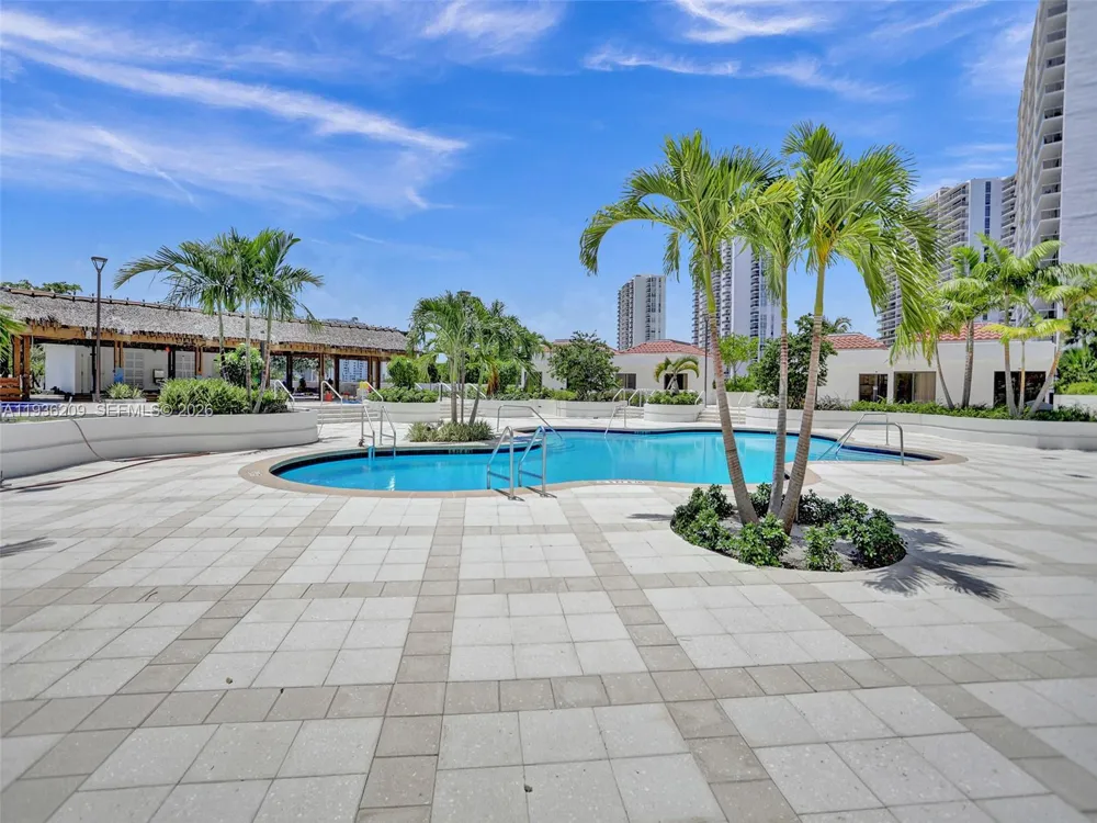 20281 E Country Club Dr #201 Aventura, FL 33180