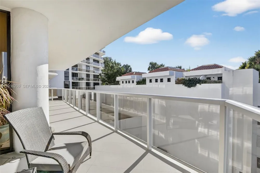 20281 E Country Club Dr #201 Aventura, FL 33180