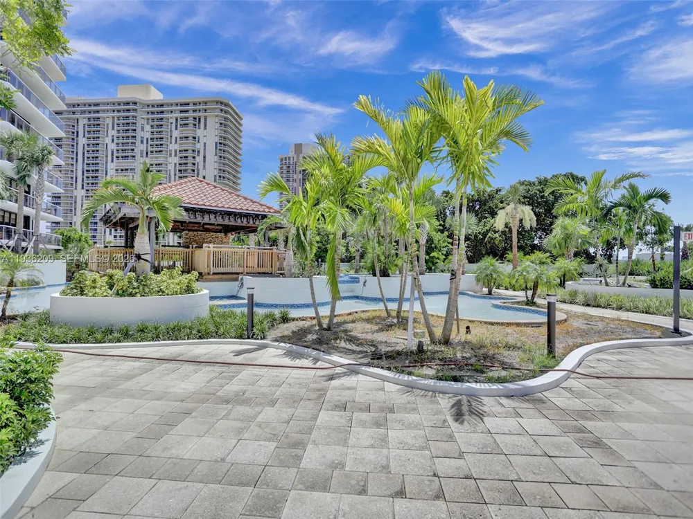 20281 E Country Club Dr #201 Aventura, FL 33180