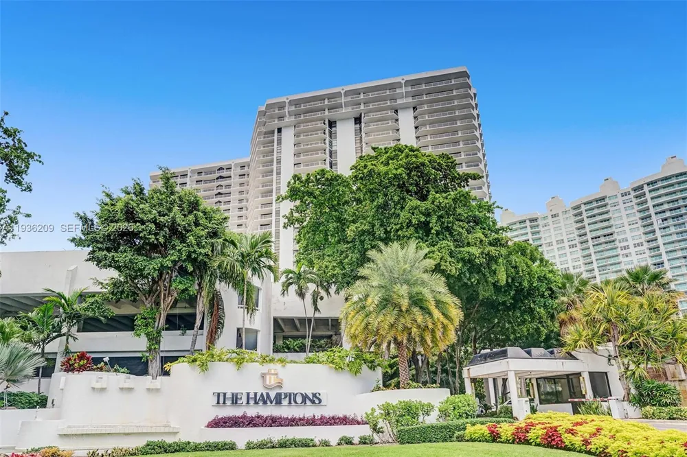 20281 E Country Club Dr #201 Aventura, FL 33180