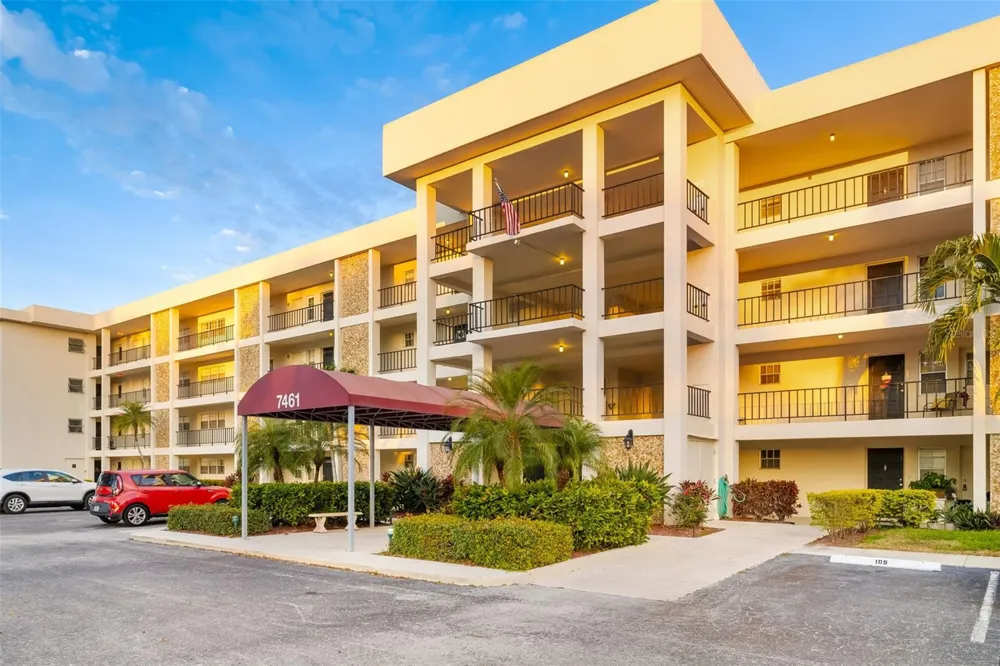 7461 W COUNTRY CLUB DRIVE #404 Sarasota, FL 34243