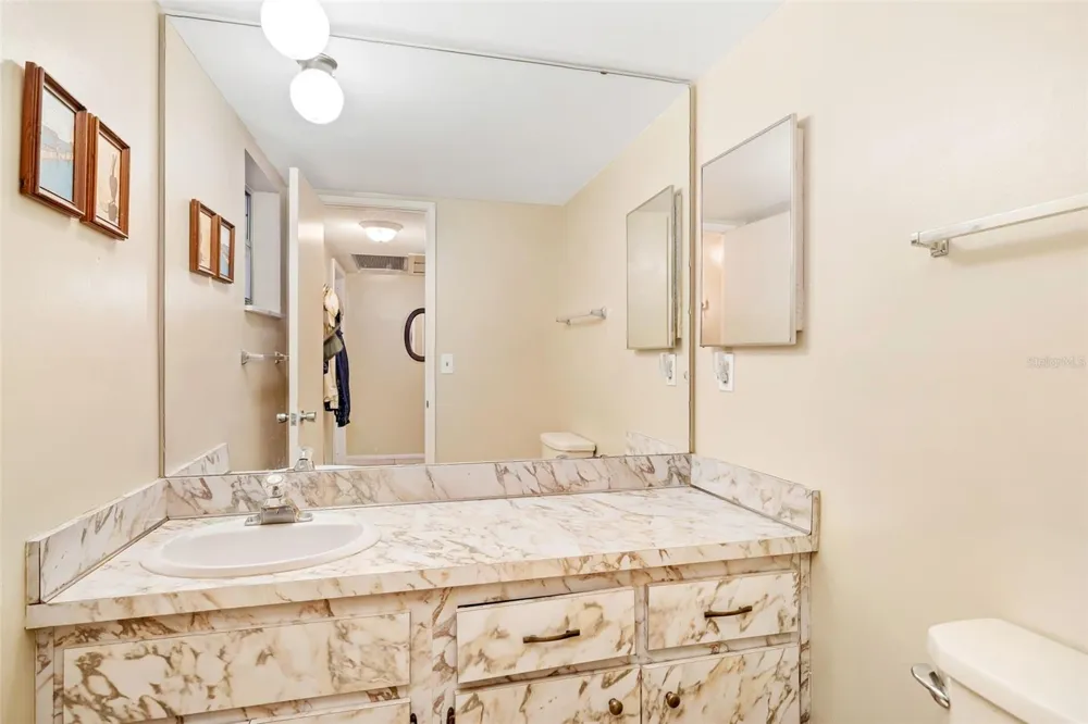 7461 W COUNTRY CLUB DRIVE #404 Sarasota, FL 34243