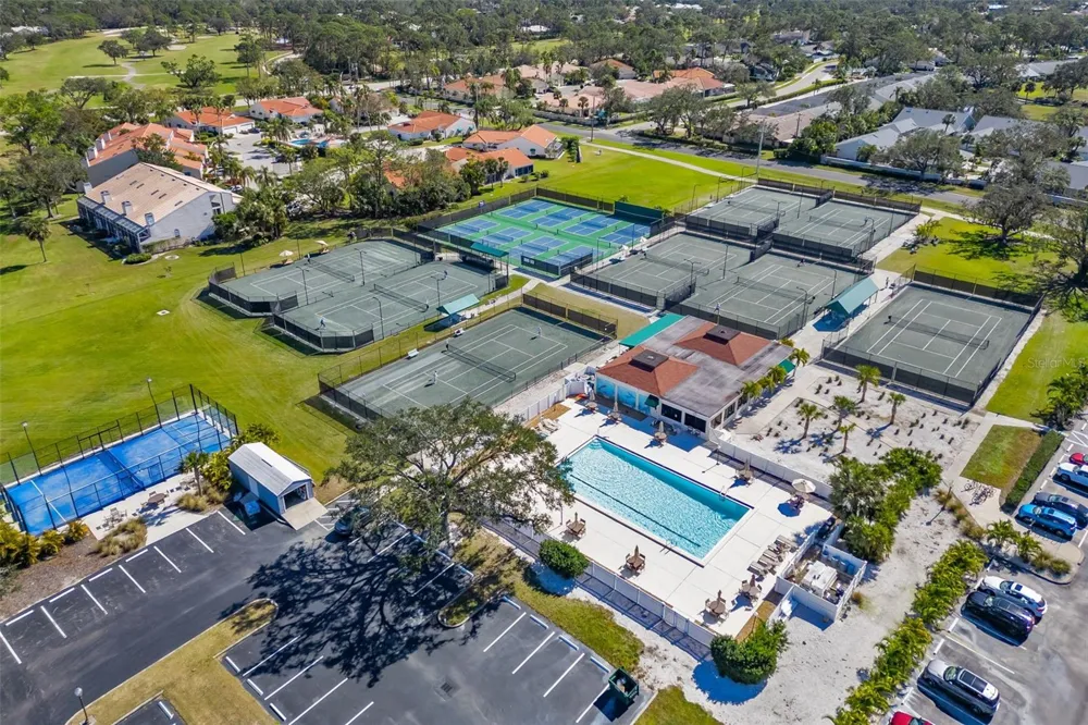 7461 W COUNTRY CLUB DRIVE #404 Sarasota, FL 34243