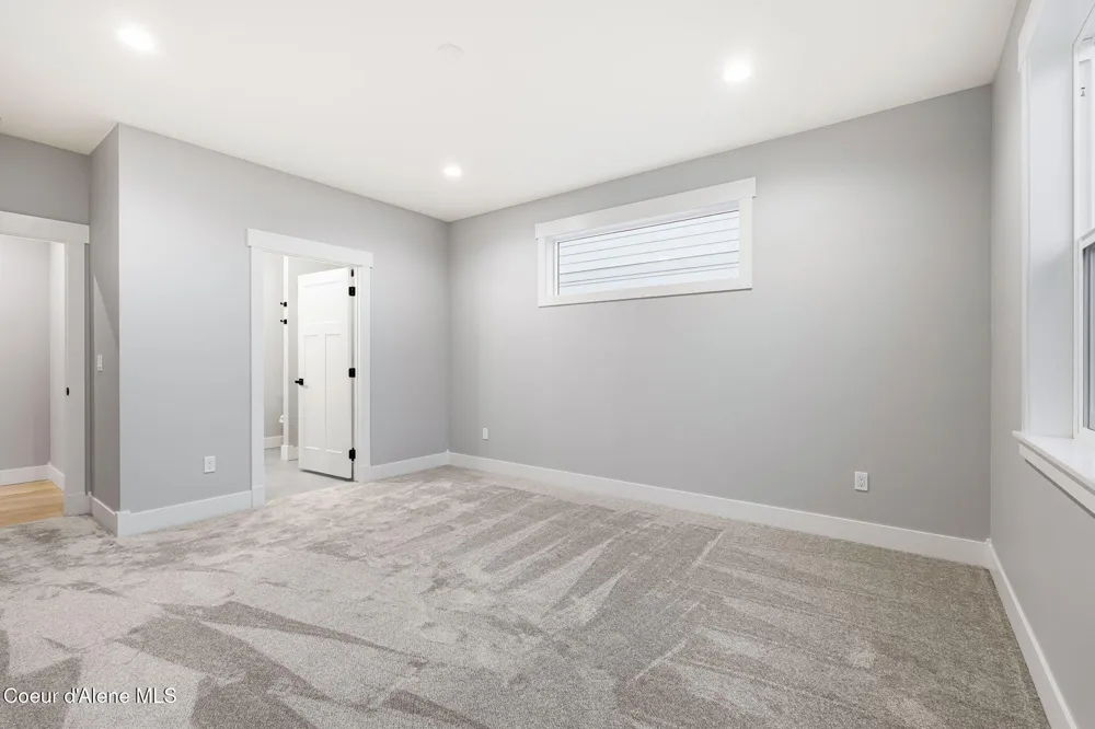 2099 S Aspen Way Sandpoint, ID 83864