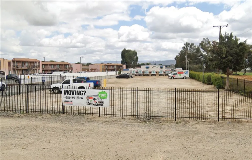 509 N D Street Perris, CA 92570