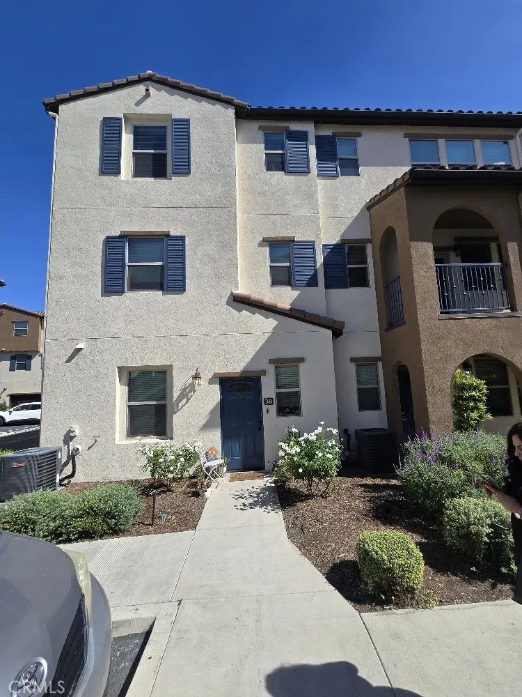 9871 Alburtis Avenue #38 Santa Fe Springs, CA 90670