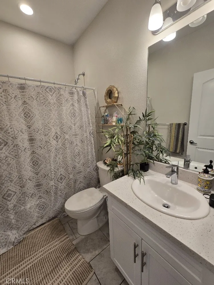 9871 Alburtis Avenue #38 Santa Fe Springs, CA 90670