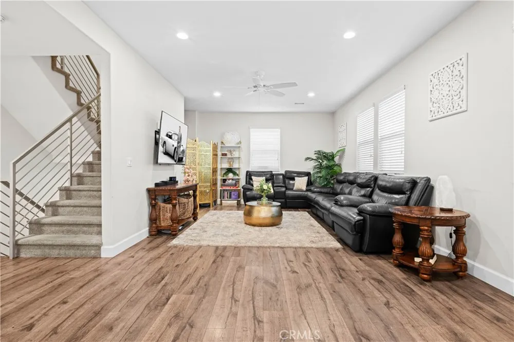 9871 Alburtis Avenue #38 Santa Fe Springs, CA 90670