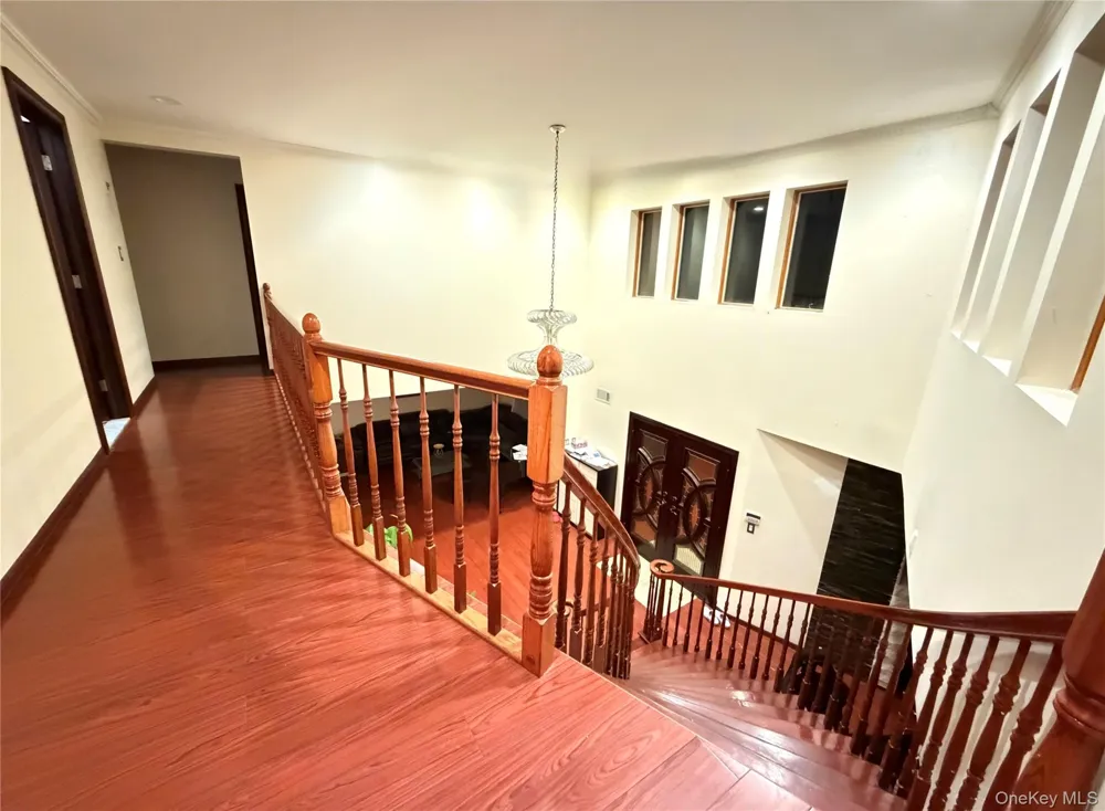 26105 Bridgewater Avenue Glen Oaks, NY 11004