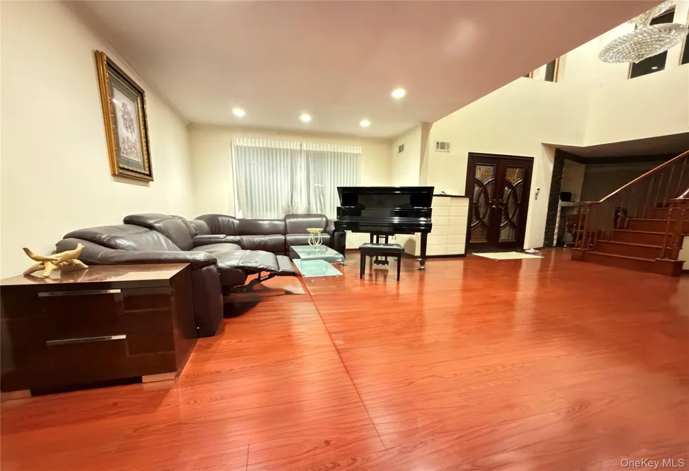 26105 Bridgewater Avenue Glen Oaks, NY 11004