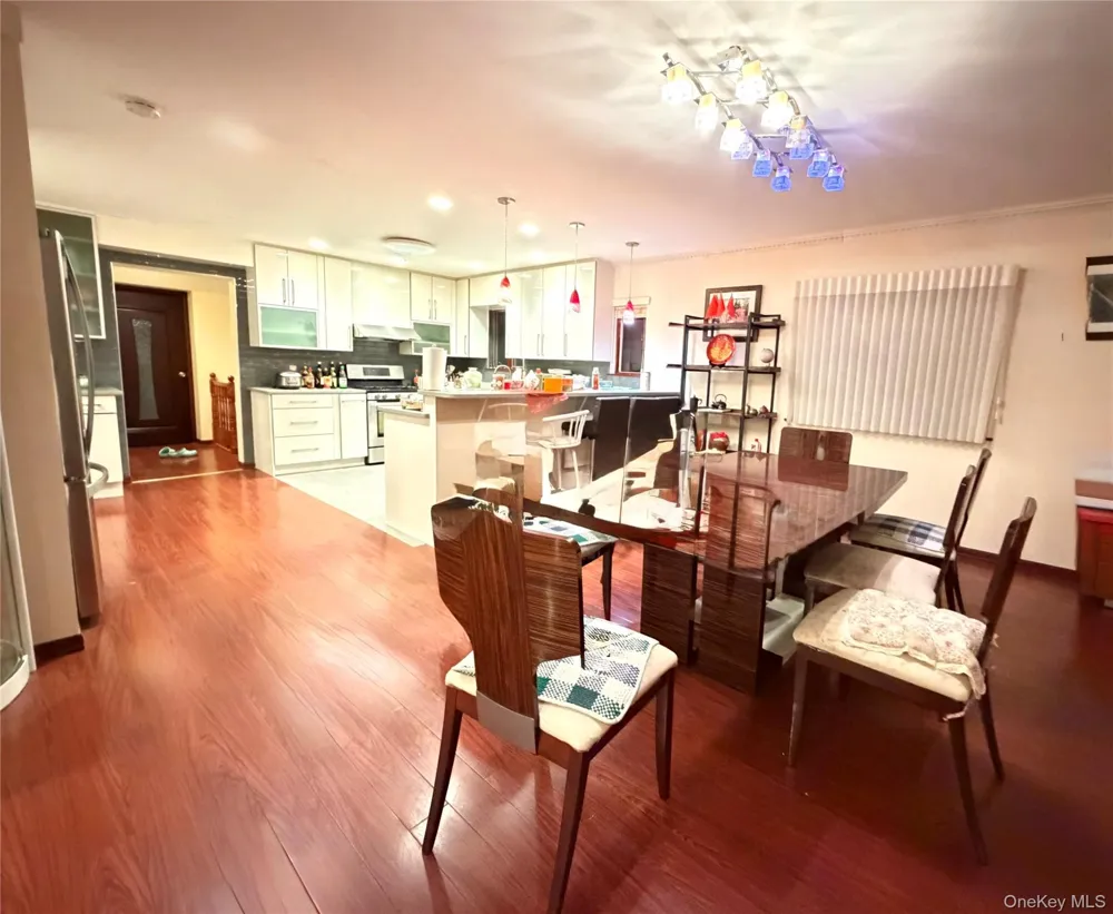 26105 Bridgewater Avenue Glen Oaks, NY 11004