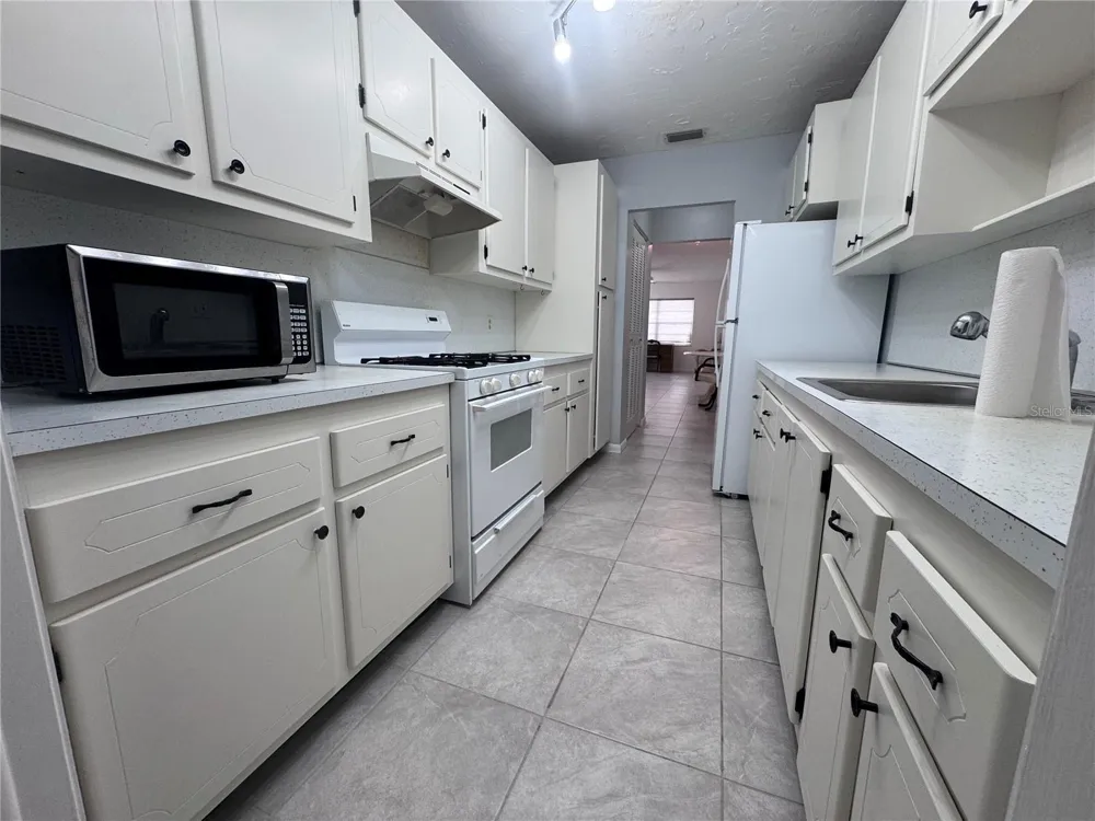 100 EL CAMINO DRIVE #111 Winter Haven, FL 33884