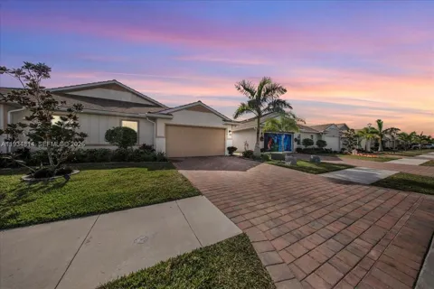 1074 Enbrook Loop