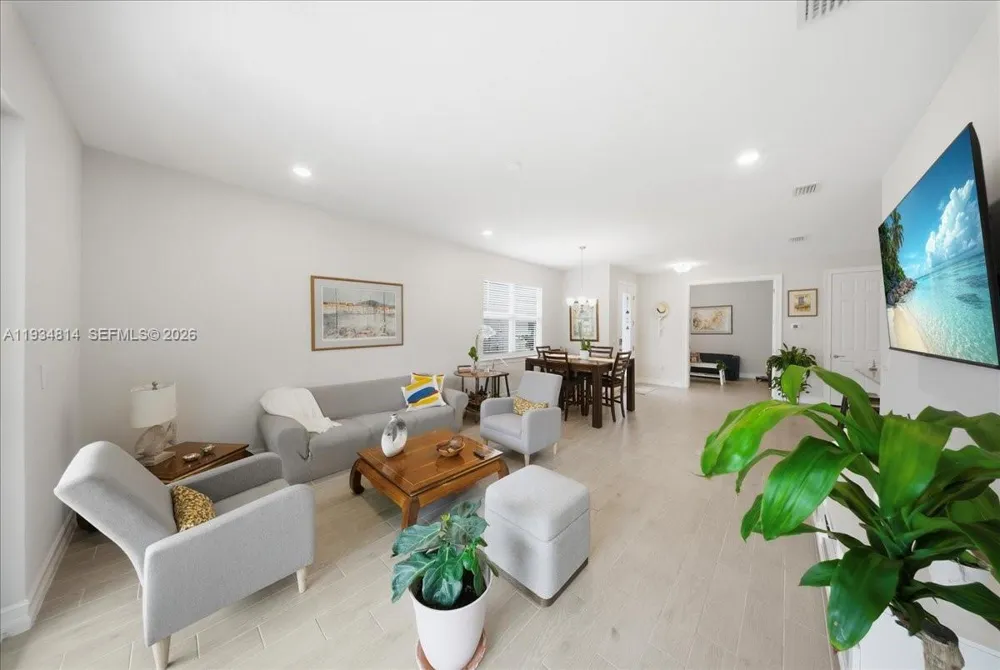 1074 Enbrook Loop Naples, FL 34114