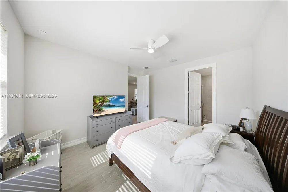 1074 Enbrook Loop Naples, FL 34114