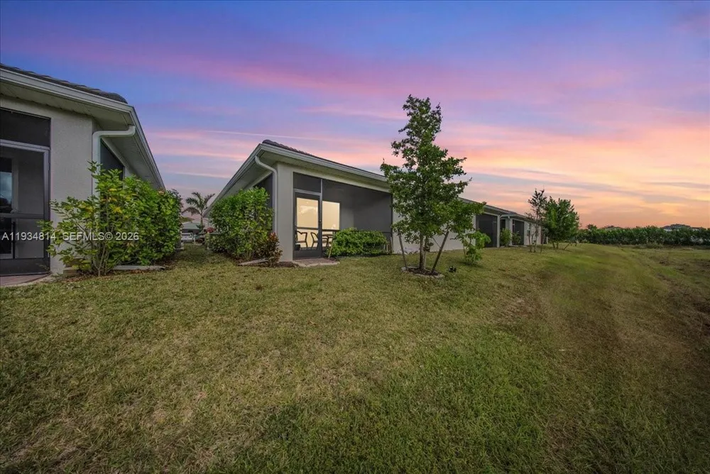 1074 Enbrook Loop Naples, FL 34114