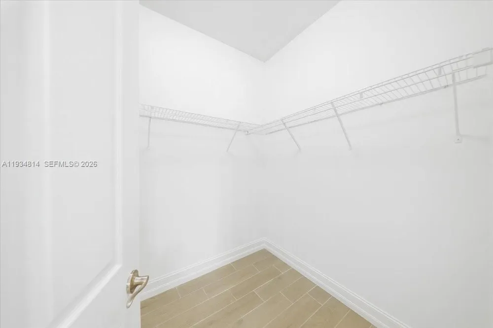 1074 Enbrook Loop Naples, FL 34114
