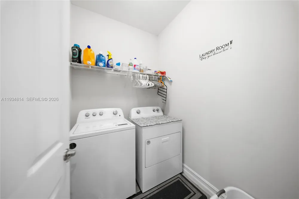 1074 Enbrook Loop Naples, FL 34114
