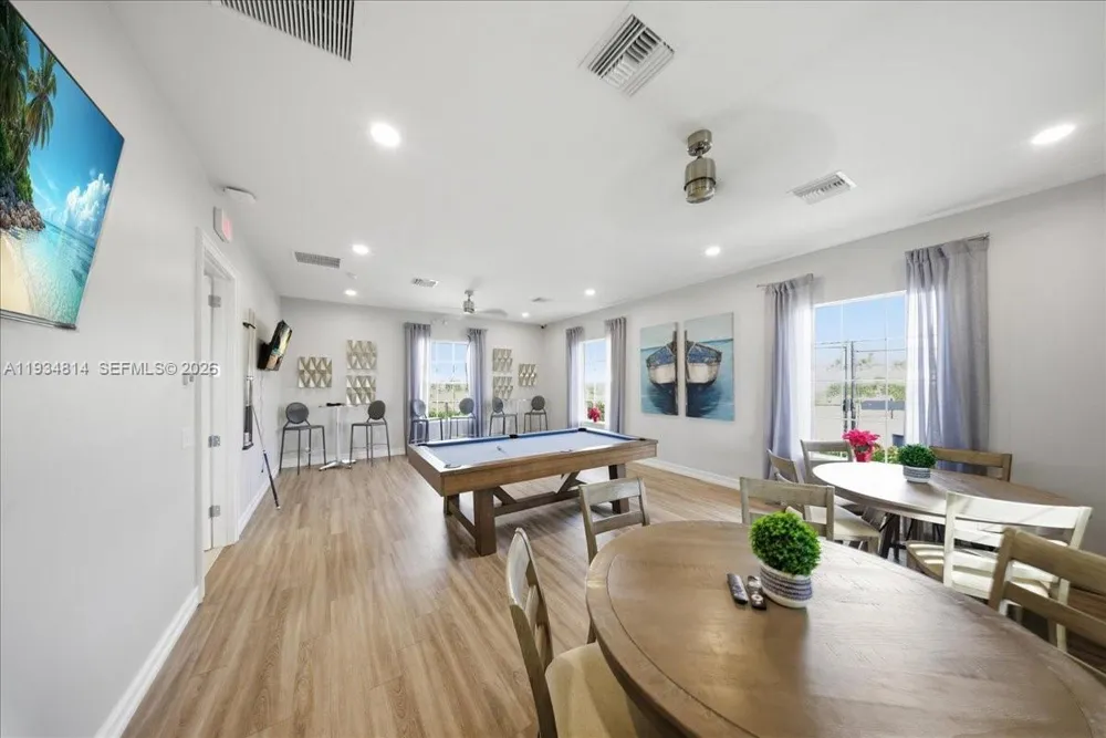 1074 Enbrook Loop Naples, FL 34114