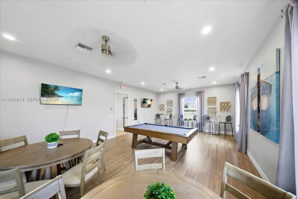 1074 Enbrook Loop Naples, FL 34114