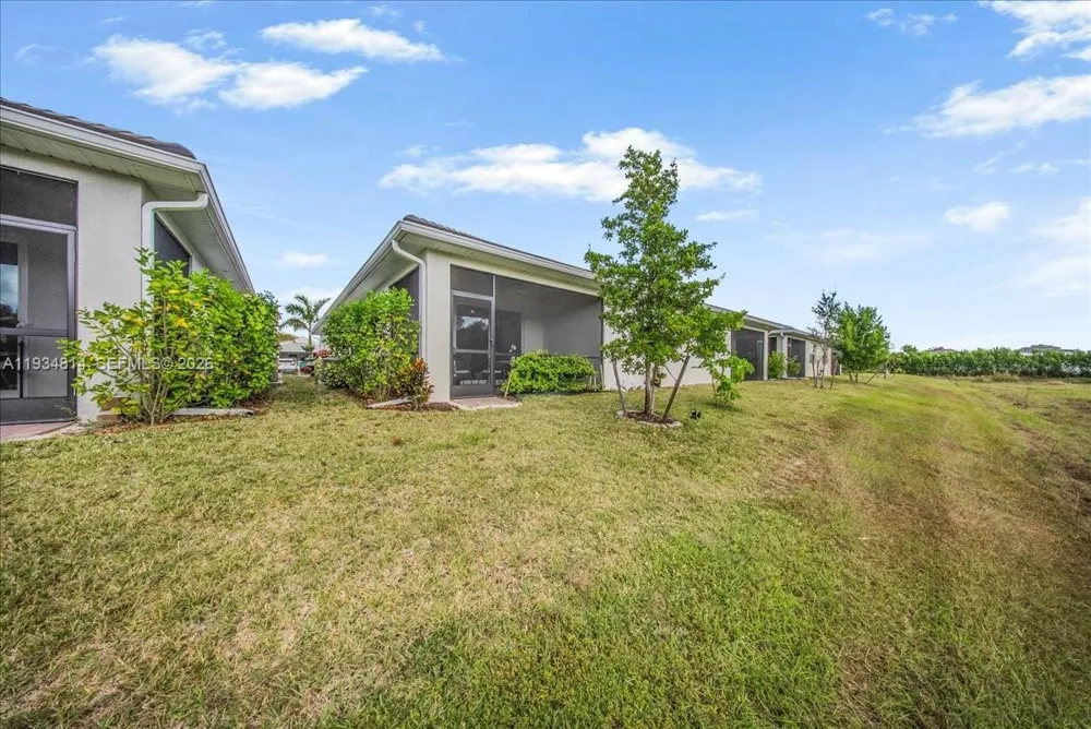 1074 Enbrook Loop Naples, FL 34114