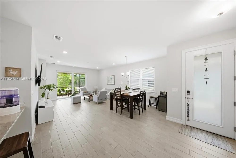 1074 Enbrook Loop Naples, FL 34114