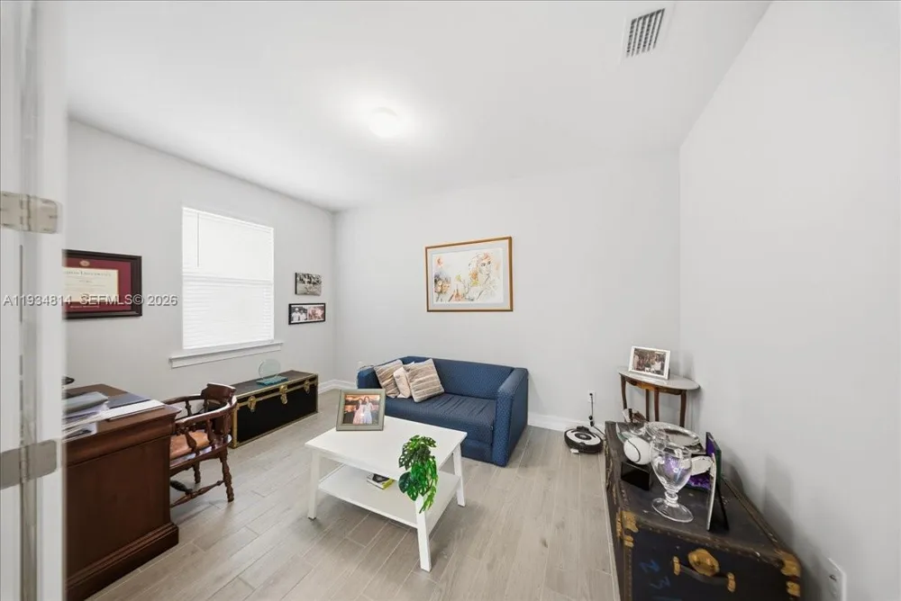 1074 Enbrook Loop Naples, FL 34114