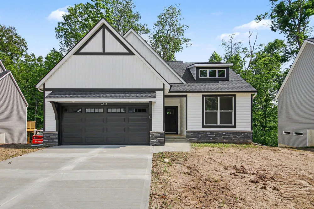 6847 Loggers Ridge Run SE Caledonia Township, MI 49316