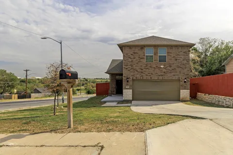 3222 Roosevelt Avenue