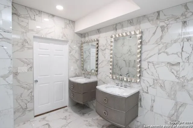 701 N. Saint Marys #15 San Antonio, TX 78205
