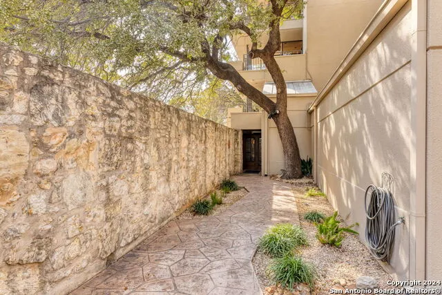 701 N. Saint Marys #15 San Antonio, TX 78205