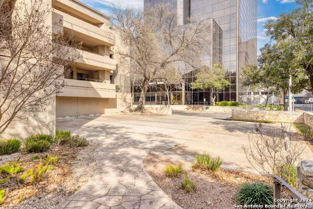 701 N. Saint Marys #15 San Antonio, TX 78205