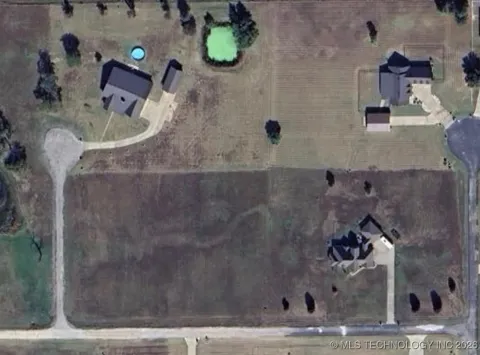 10 Red Bud Lane