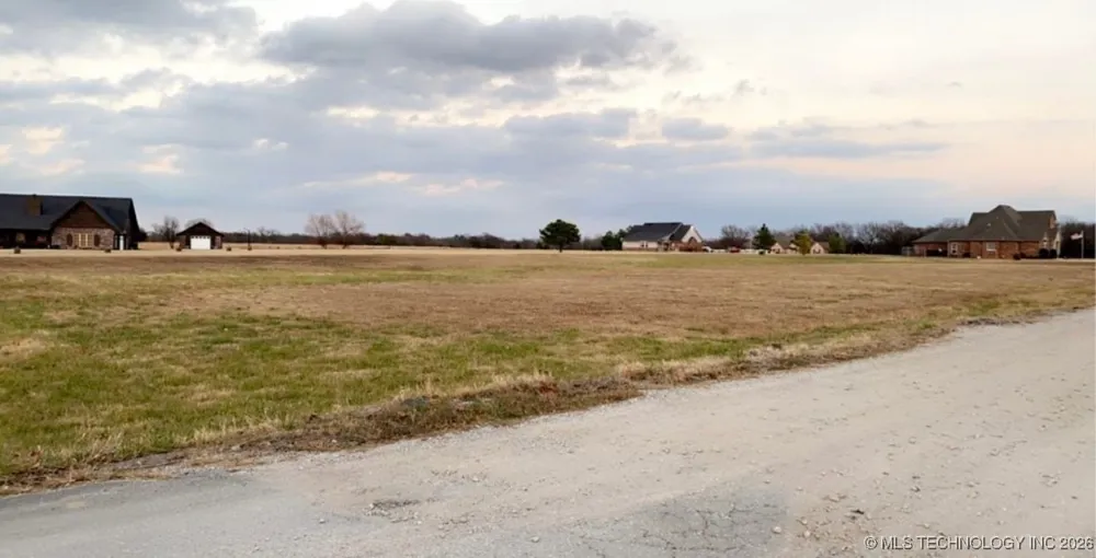 10 Red Bud Lane Morris, OK 74445