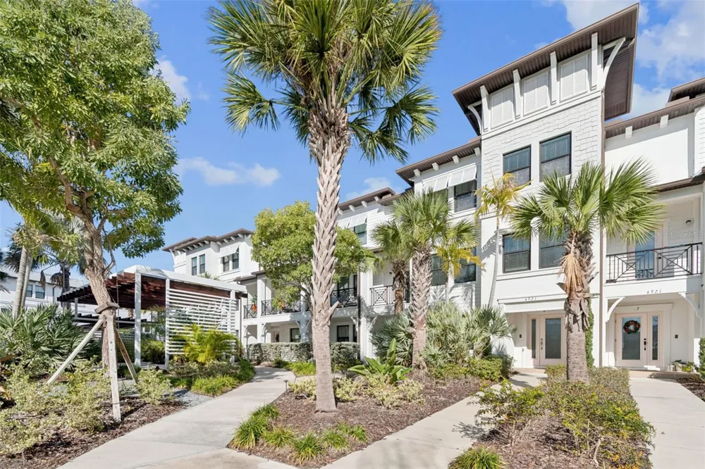 4921 W PAUL AVENUE #4 Tampa, FL 33611