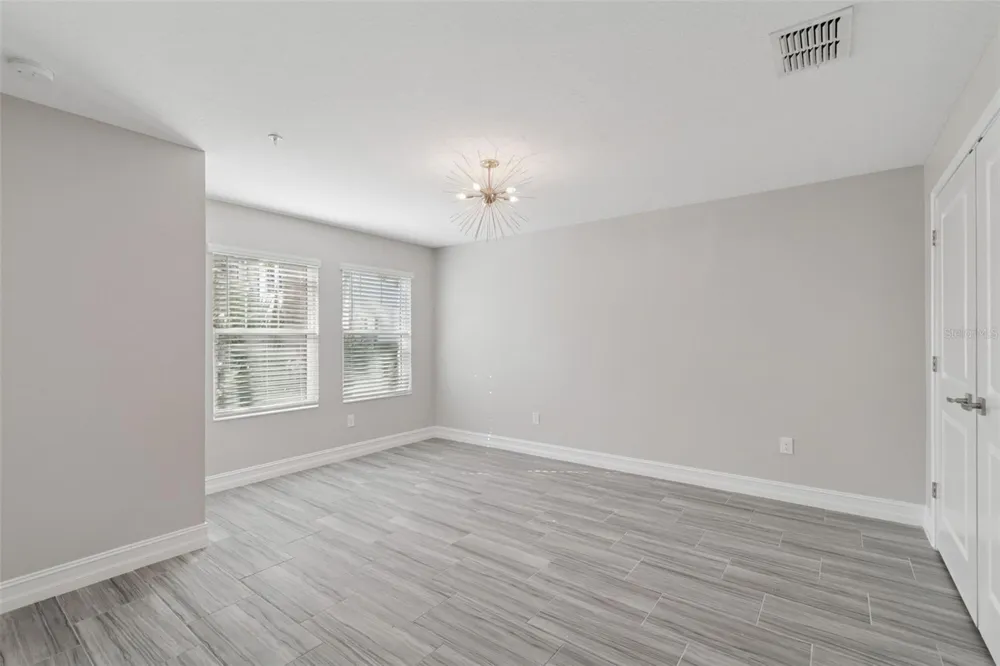 4921 W PAUL AVENUE #4 Tampa, FL 33611