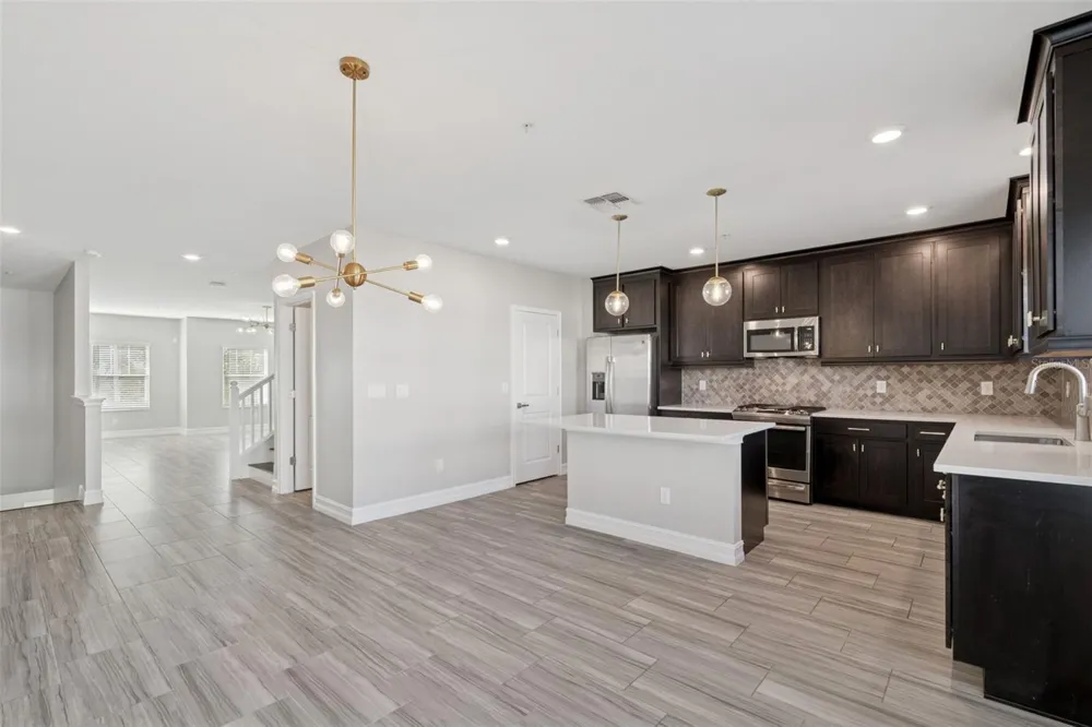 4921 W PAUL AVENUE #4 Tampa, FL 33611