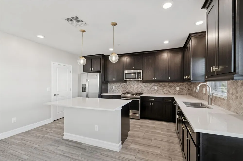 4921 W PAUL AVENUE #4 Tampa, FL 33611