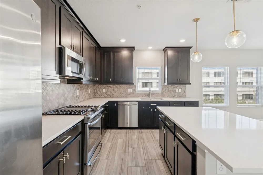 4921 W PAUL AVENUE #4 Tampa, FL 33611