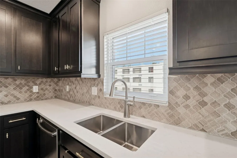 4921 W PAUL AVENUE #4 Tampa, FL 33611