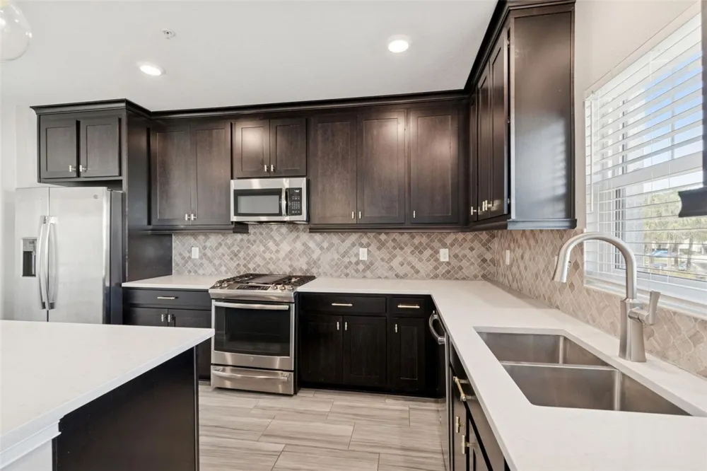 4921 W PAUL AVENUE #4 Tampa, FL 33611