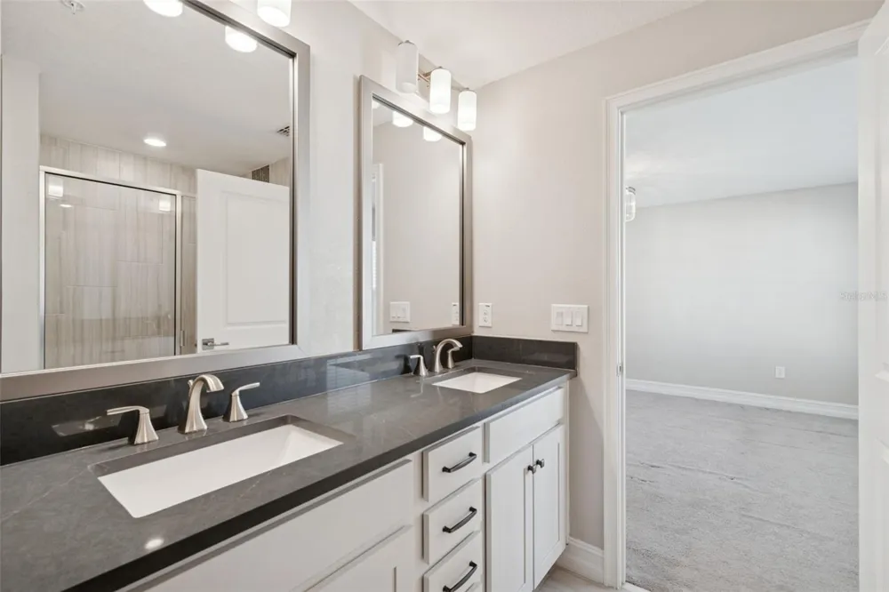 4921 W PAUL AVENUE #4 Tampa, FL 33611