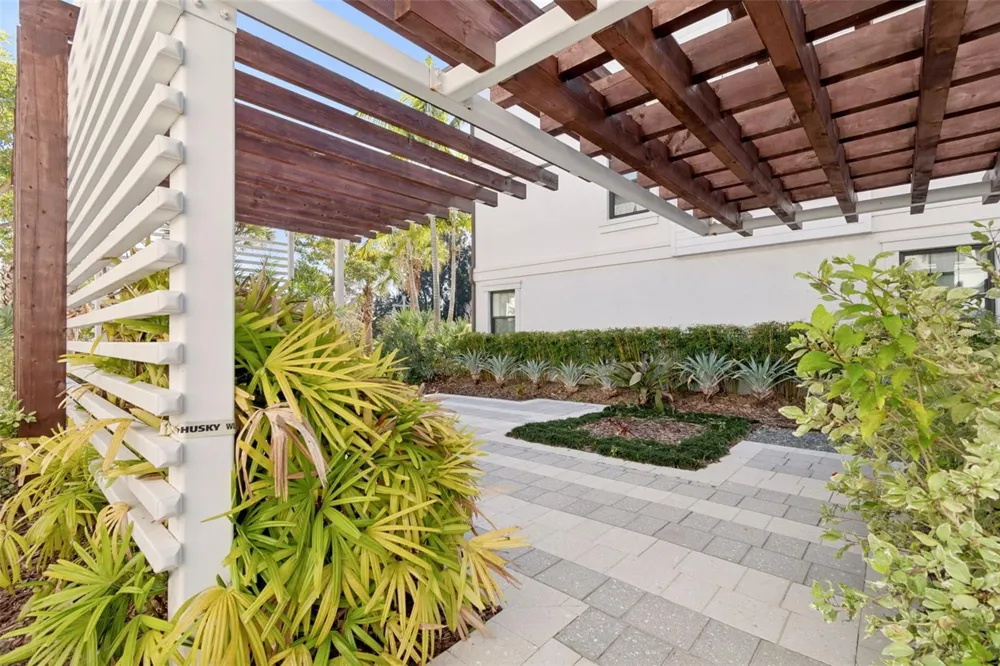 4921 W PAUL AVENUE #4 Tampa, FL 33611