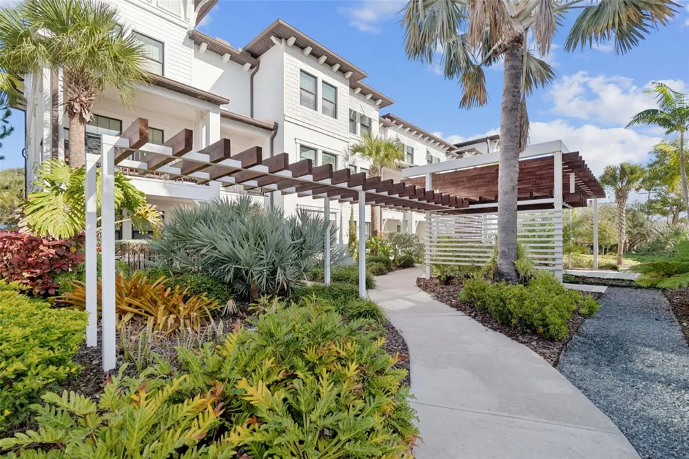 4921 W PAUL AVENUE #4 Tampa, FL 33611
