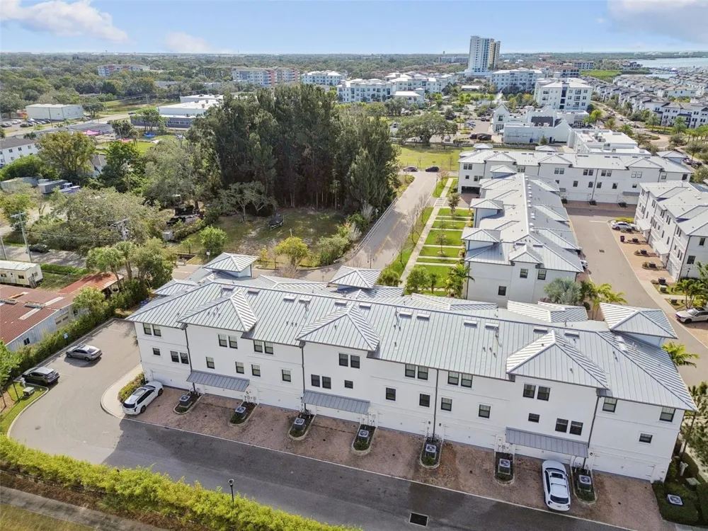 4921 W PAUL AVENUE #4 Tampa, FL 33611
